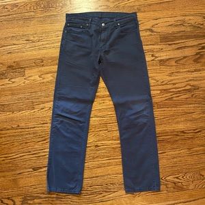 Levi Chinos